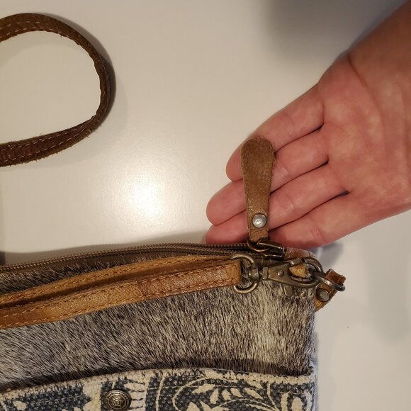 Myra Bag - Cross-Body Style - Picture 7 of 9